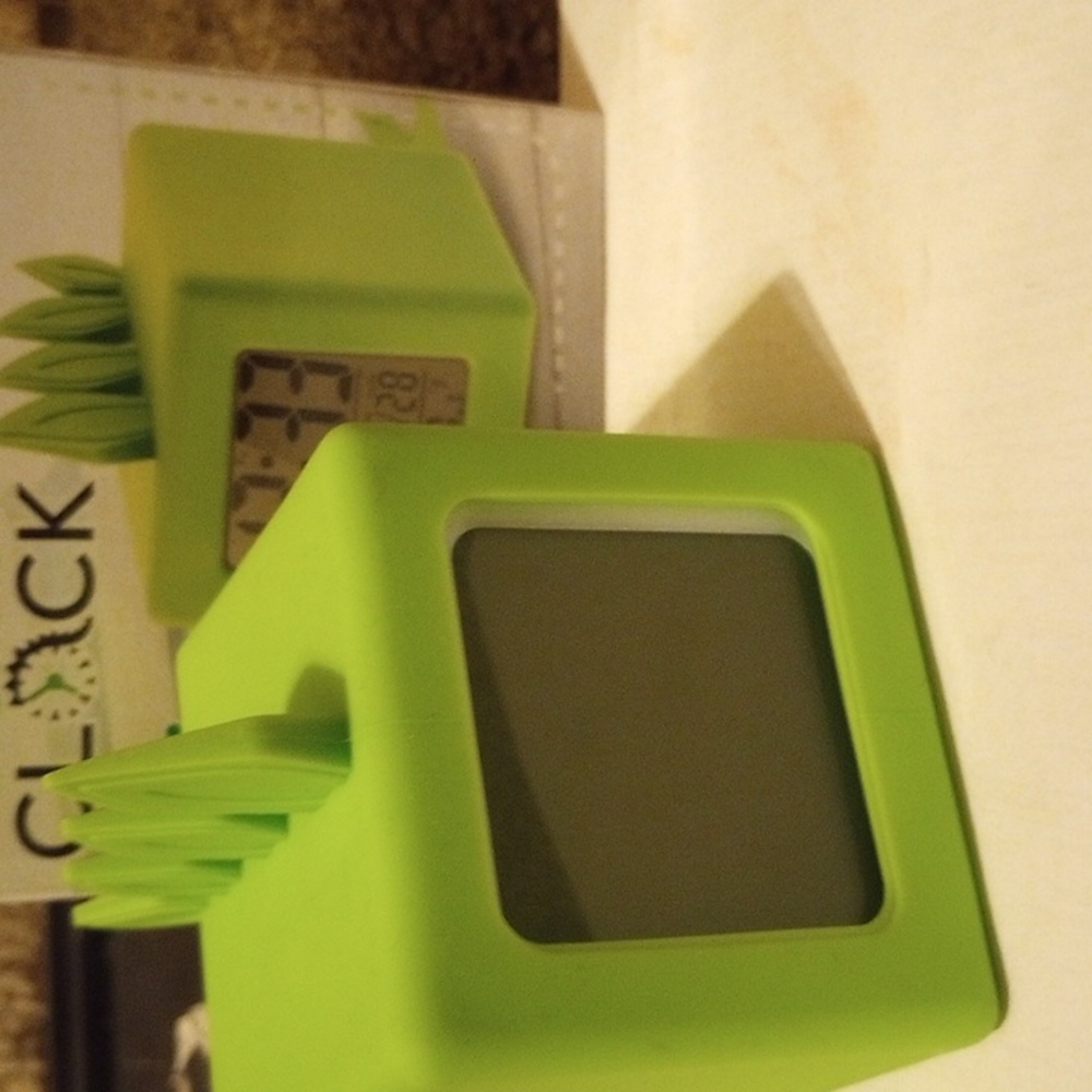 Digital clock - Picture 3 of 4
